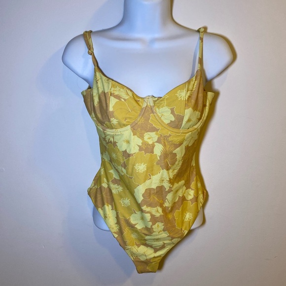 EUC Revolve Amuse Society Leonie One Piece in Sunray Floral Cheeky Scoop Back